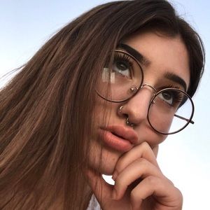 Meet your Posher, Alealexis